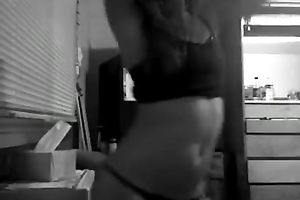 This enjoyable camgirl with a actually good wazoo knows how to move her thighs