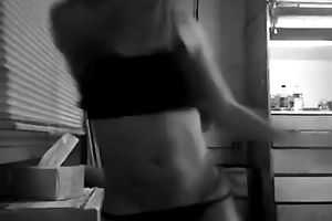 This enjoyable camgirl with a actually good wazoo knows how to move her thighs