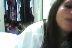 Playful web camera model flashes her pantoons and masturbates for me