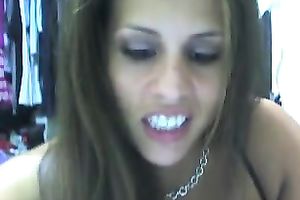 Playful web camera model flashes her pantoons and masturbates for me