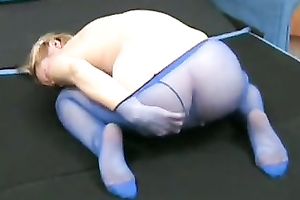 Lewd coed in blue pantyhose is masturbating like avid