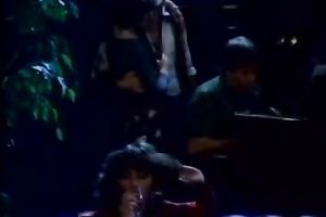 Dark-haired skank allows males to finger her wet crack outdoors