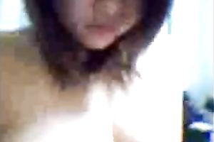 Webcam Asian hussy stuffs her backdoor with benwa balls