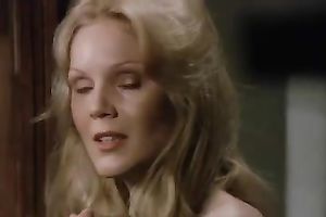 Lesutful blonde chick receives naked and flashes her appetizing tits