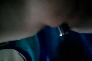 Dyed hair white slut shows her snatch with a hairbrush on web camera