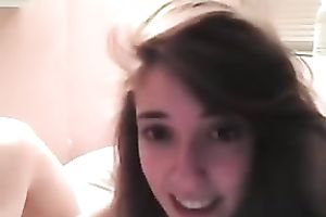 Four eyed gal knows how to give excellent head to her paramour