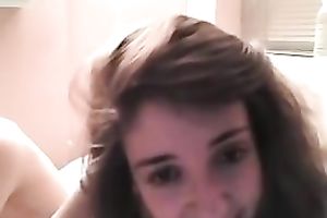 Four eyed gal knows how to give excellent head to her paramour