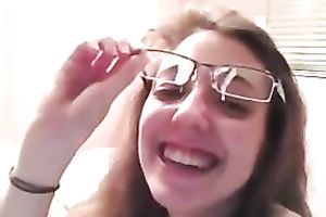 Four eyed gal knows how to give excellent head to her paramour