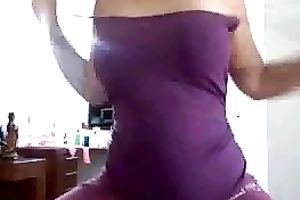 Webcam solo movie with dark brown babe kneading her milk sacks