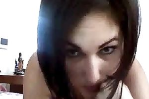 Webcam solo movie with dark brown babe kneading her milk sacks