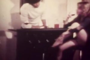Sexy retro babe sucks a rod and takes it unfathomable in her cunt