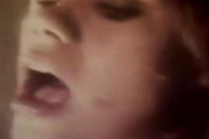 Sexy retro babe sucks a rod and takes it unfathomable in her cunt