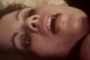 Sexy retro babe sucks a rod and takes it unfathomable in her cunt