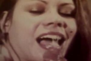 Sexy retro babe sucks a rod and takes it unfathomable in her cunt