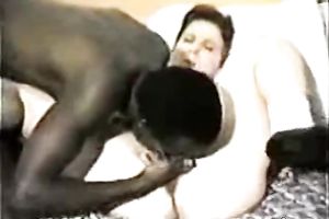 Short-haired milf enjoys cunni and sucks a hard dark cock