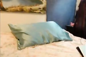 Redhead cam princess is in nature's garb in her bedroom alone