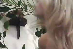 Skanky blond playgirl with fair hair and hawt body blows hard knob