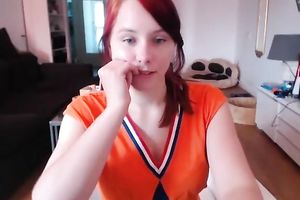 Red-haired nympho knows how to make her online viewers