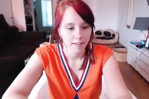 Red-haired nympho knows how to make her online viewers