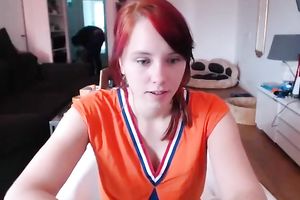 Red-haired nympho knows how to make her online viewers