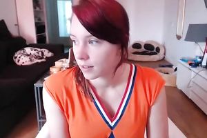 Red-haired nympho knows how to make her online viewers