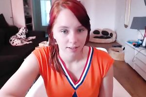Red-haired nympho knows how to make her online viewers