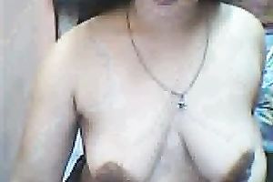 Filipino milf with large natural breasts is chatting with me