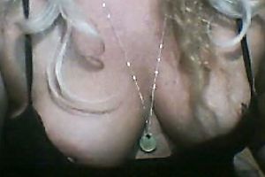 Extremely seductive woman with soft curves masturbates for u