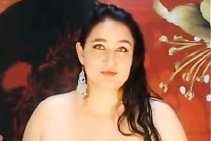 Webcam performance with a curvy exotic floozy fingering her pussy