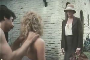 A strict milf catches a lascivious pair outdoors on the bench