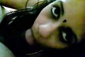 Temptingly sexy Indian charmer with large milk cans knows how to give a great oral stimulation