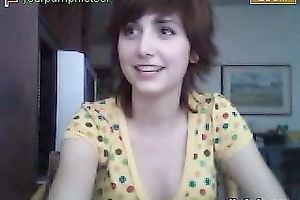 Amateur girl flashes her titties and gives head to her BF