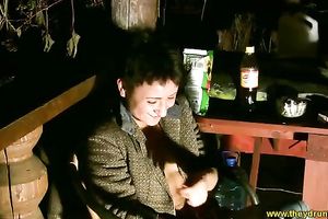 Even a cold shower cant kewl off this short haired party bitch