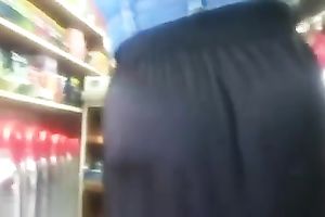 This hot dark woman is packing some serious junk in the trunk