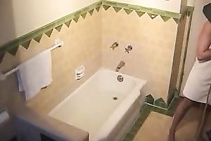 My hawt dark brown girlfriend in the bathtub masturbating