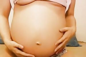 Sexy preggy babe with large bumpers shows of her large abdomen