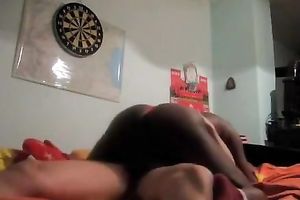 Amateur ebon hussy bonks a fellow in the cowgirl position