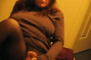 Plump MILF copulates her juicy punani with her suction cup marital-device