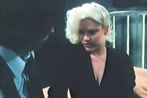 Italian jerk loved to bang his girlfriend's vagina hard