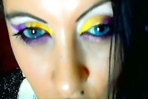 I am an experienced livecam model and I never fail to put on a wonderful show