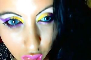 I am an experienced livecam model and I never fail to put on a wonderful show