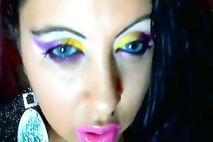 I am an experienced livecam model and I never fail to put on a wonderful show