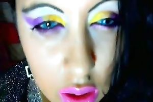 I am an experienced livecam model and I never fail to put on a wonderful show