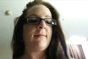 Plump doxy in glasses shows off her 10-Pounder riding skills