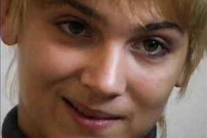 Short-haired golden-haired nympho likes to fuck on camera