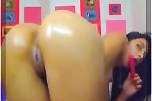 Exceptionally hawt gal is showing off her beautifully proportioned butt cheeks