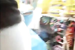 This hawt sweetheart in pink leggings has a nicely shaped gazoo