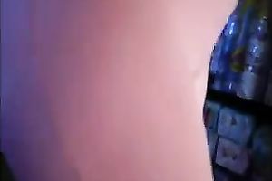 This hawt sweetheart in pink leggings has a nicely shaped gazoo