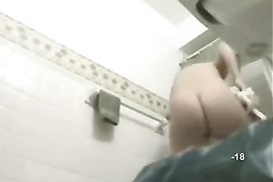 My friend's girlfriend can hypnotize any guy with her big arse