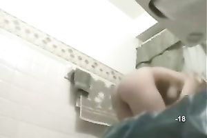 My friend's girlfriend can hypnotize any guy with her big arse